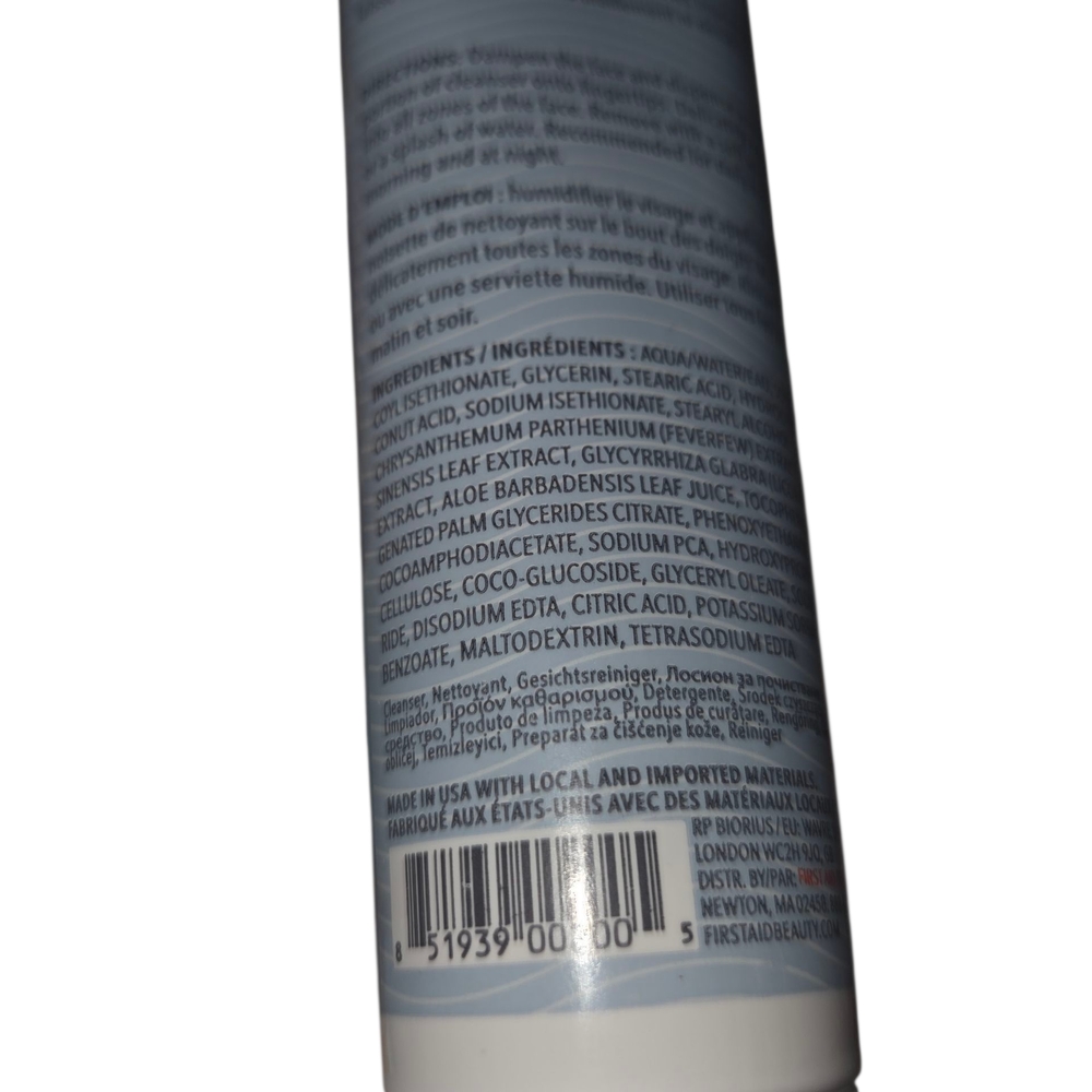 First Aid Beauty White Cleanser & Exfoliant - Picture 6 of 7